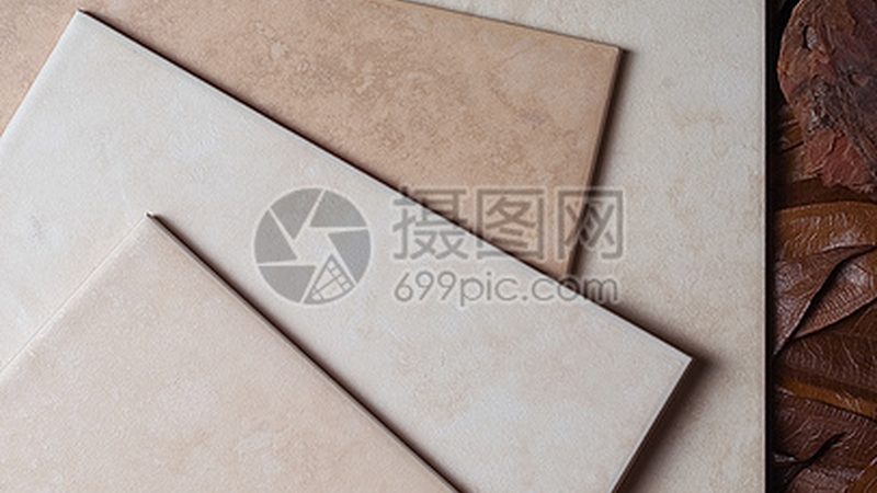 在选择大板瓷砖胶时，还需要关注以下参数和指标：